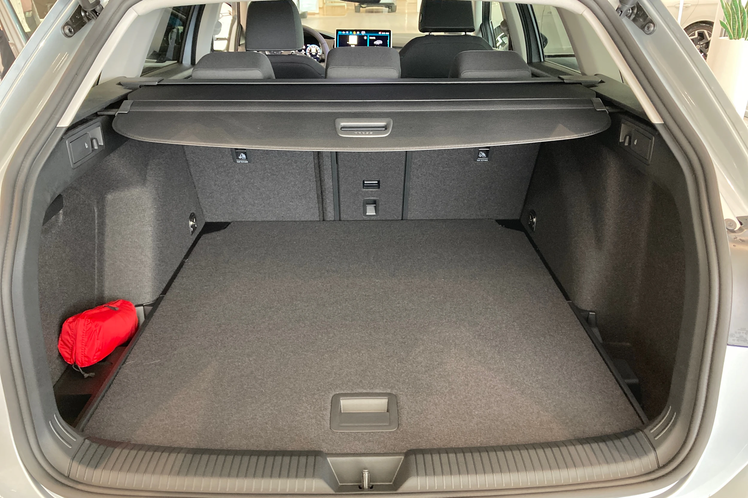harmaa Volkswagen Golf 2026 kuva 18.
