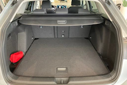 harmaa Volkswagen Golf 2026 kuva 18.