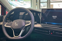 punainen Volkswagen Golf 2026 kuva 12.