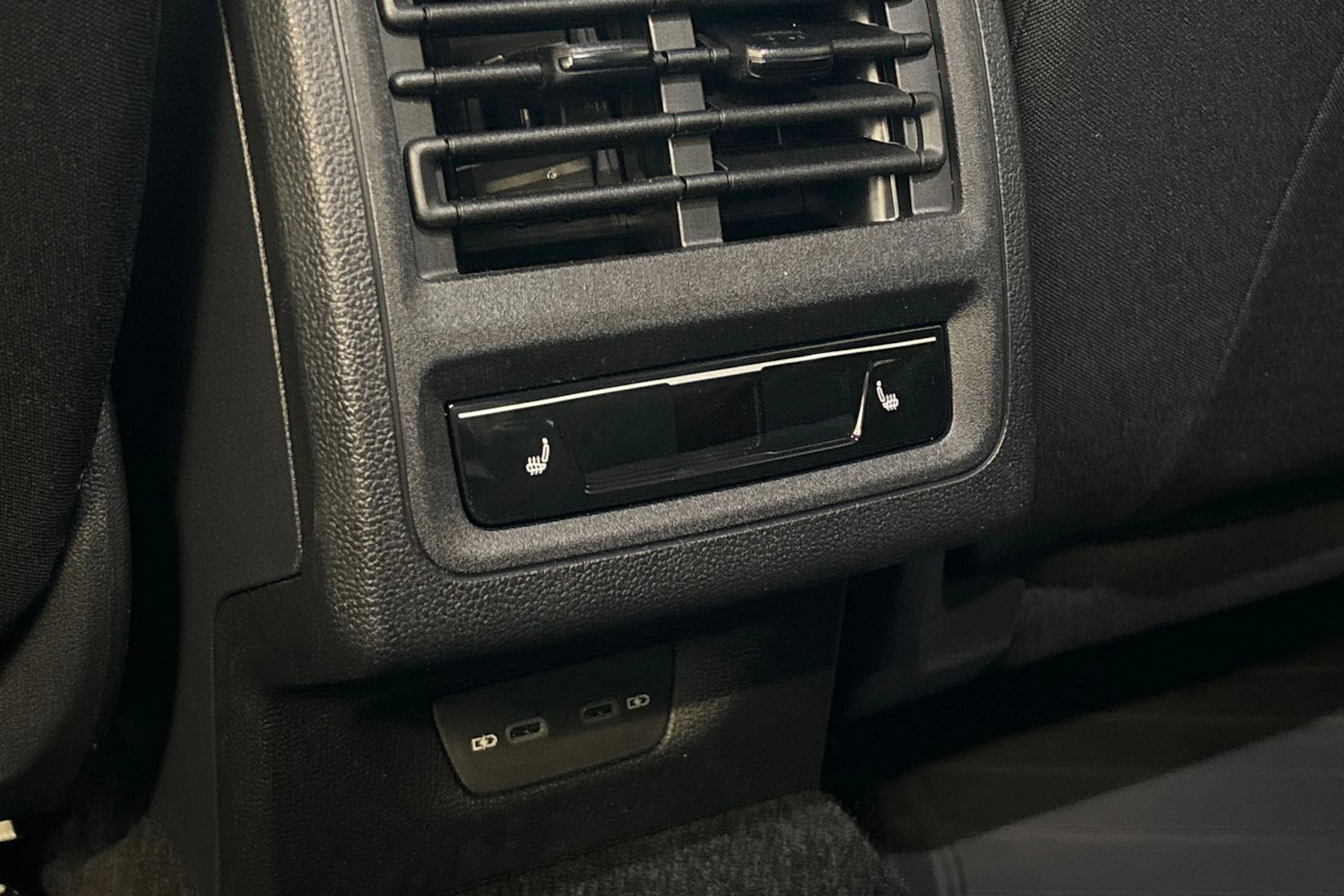 punainen Volkswagen Golf 2026 kuva 13.