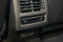 punainen Volkswagen Golf 2026 kuva 13.