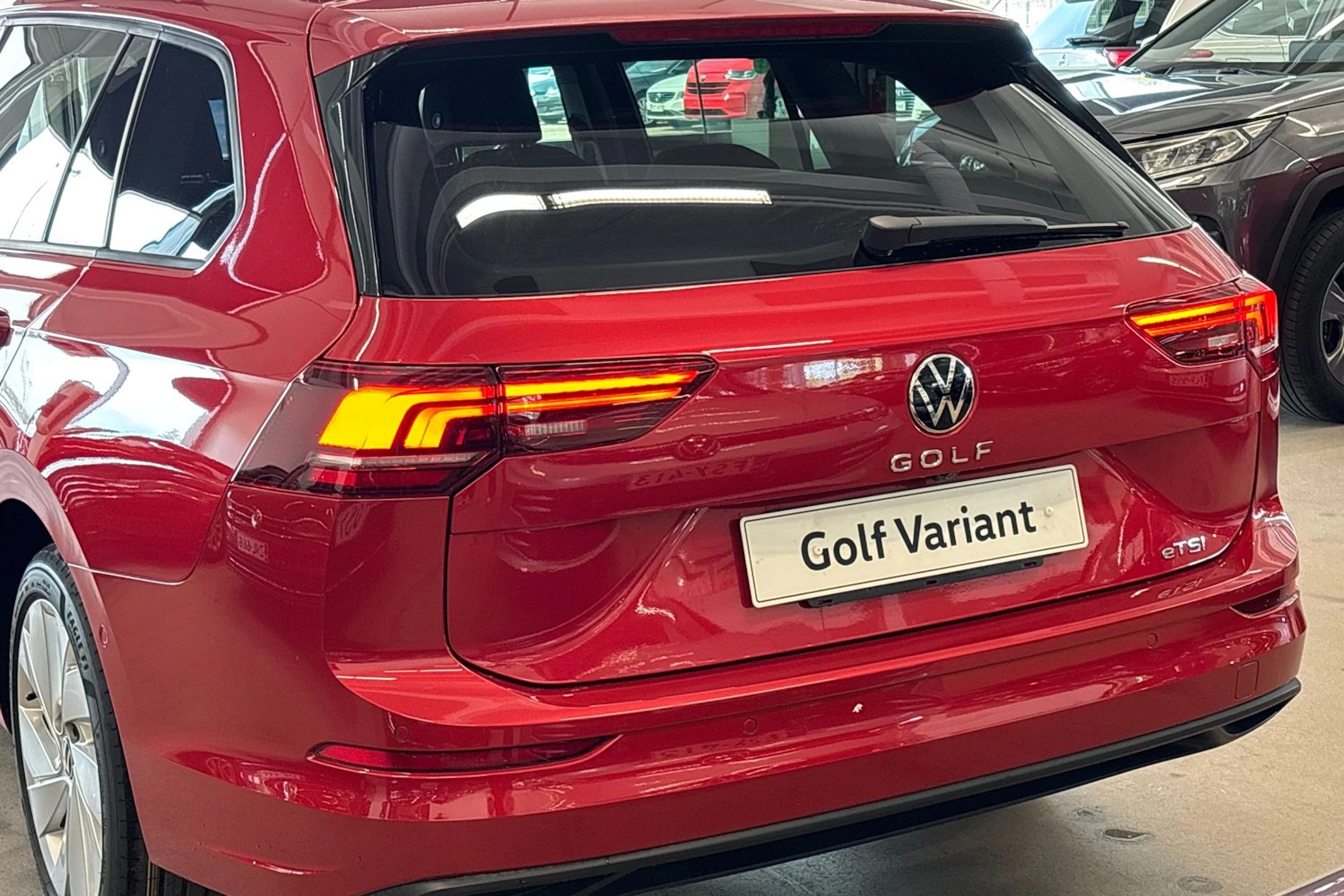 punainen Volkswagen Golf 2026 kuva 16.