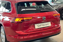 punainen Volkswagen Golf 2026 kuva 16.
