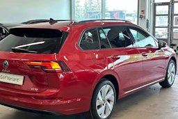 punainen Volkswagen Golf 2026 kuva 17.