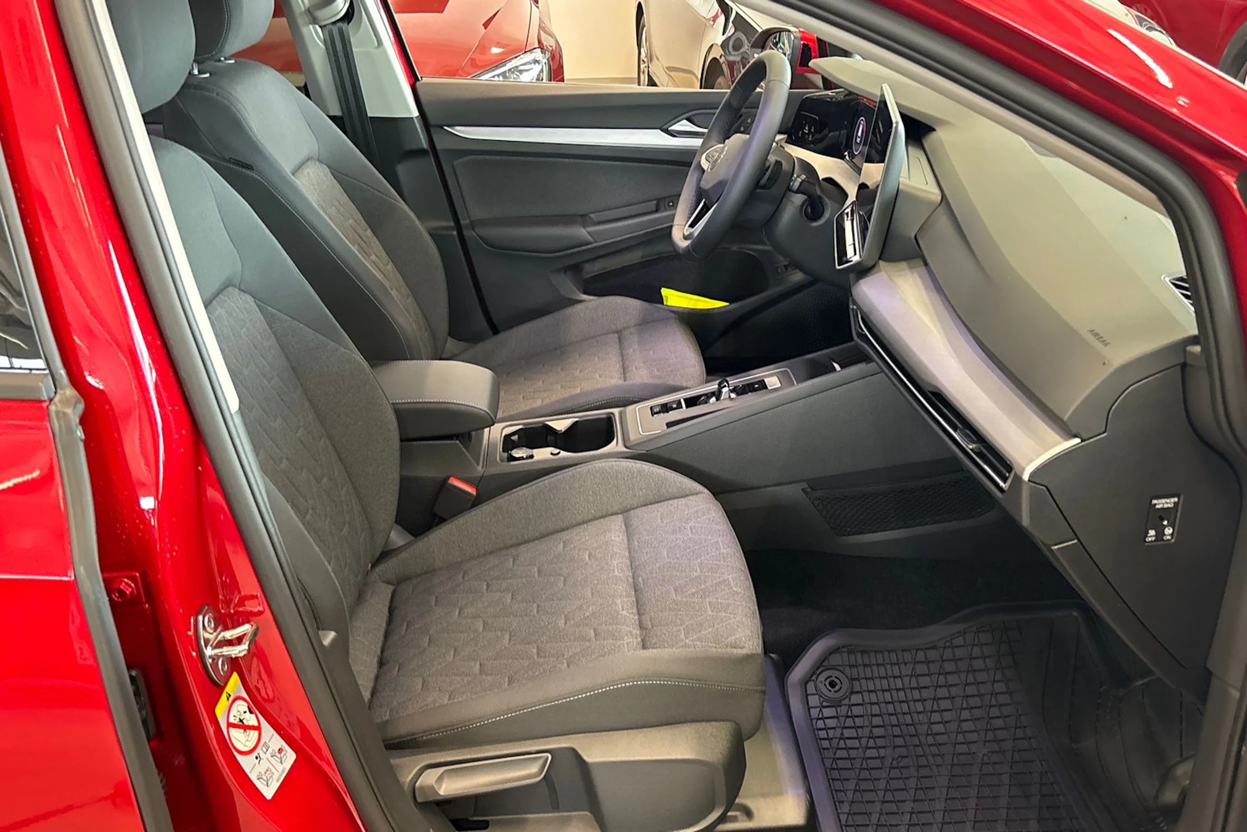 punainen Volkswagen Golf 2026 kuva 19.