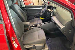 punainen Volkswagen Golf 2026 kuva 19.