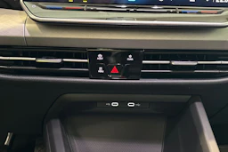 punainen Volkswagen Golf 2026 kuva 22.