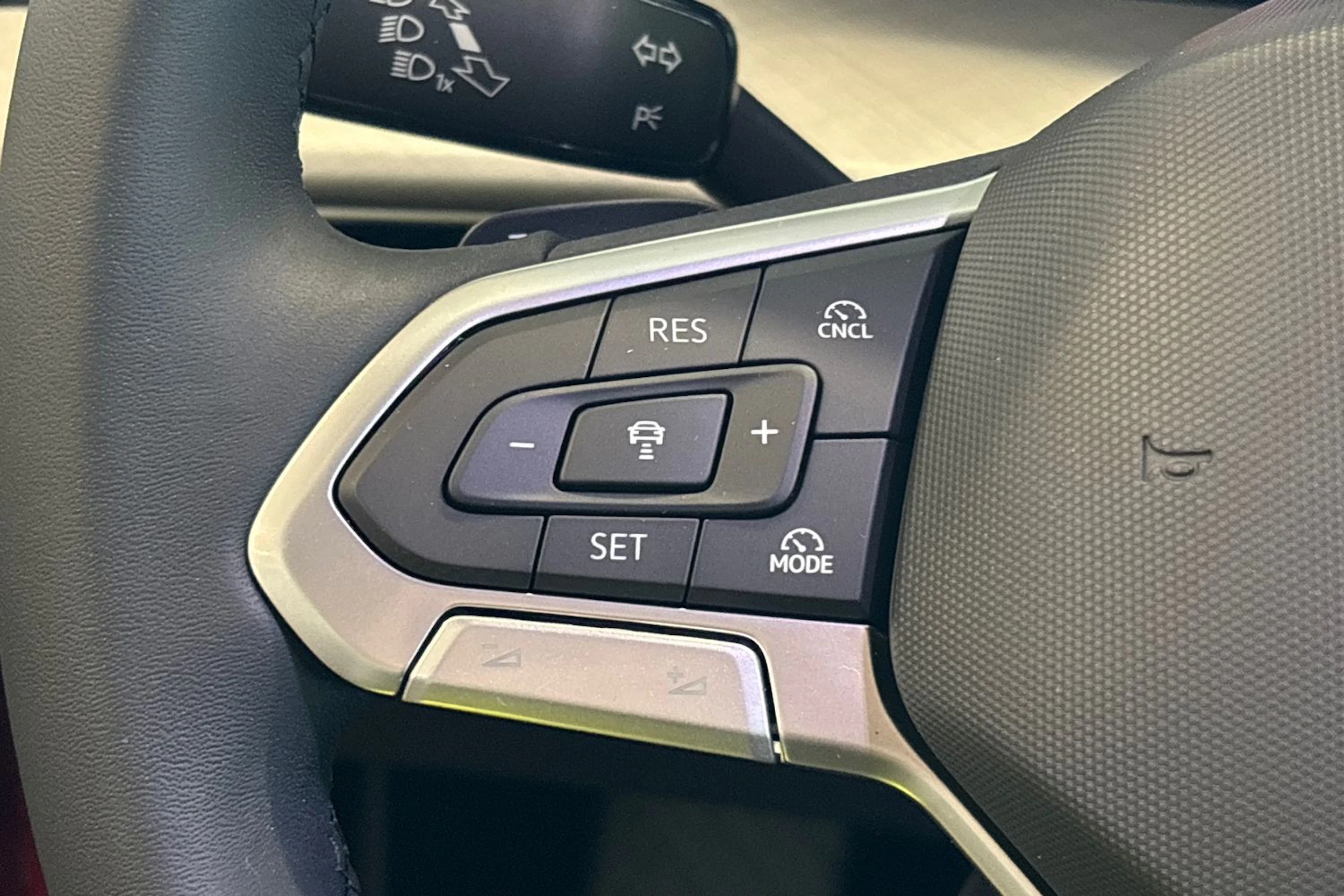 punainen Volkswagen Golf 2026 kuva 24.
