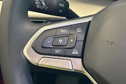 punainen Volkswagen Golf 2026 kuva 24.