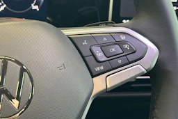 punainen Volkswagen Golf 2026 kuva 25.