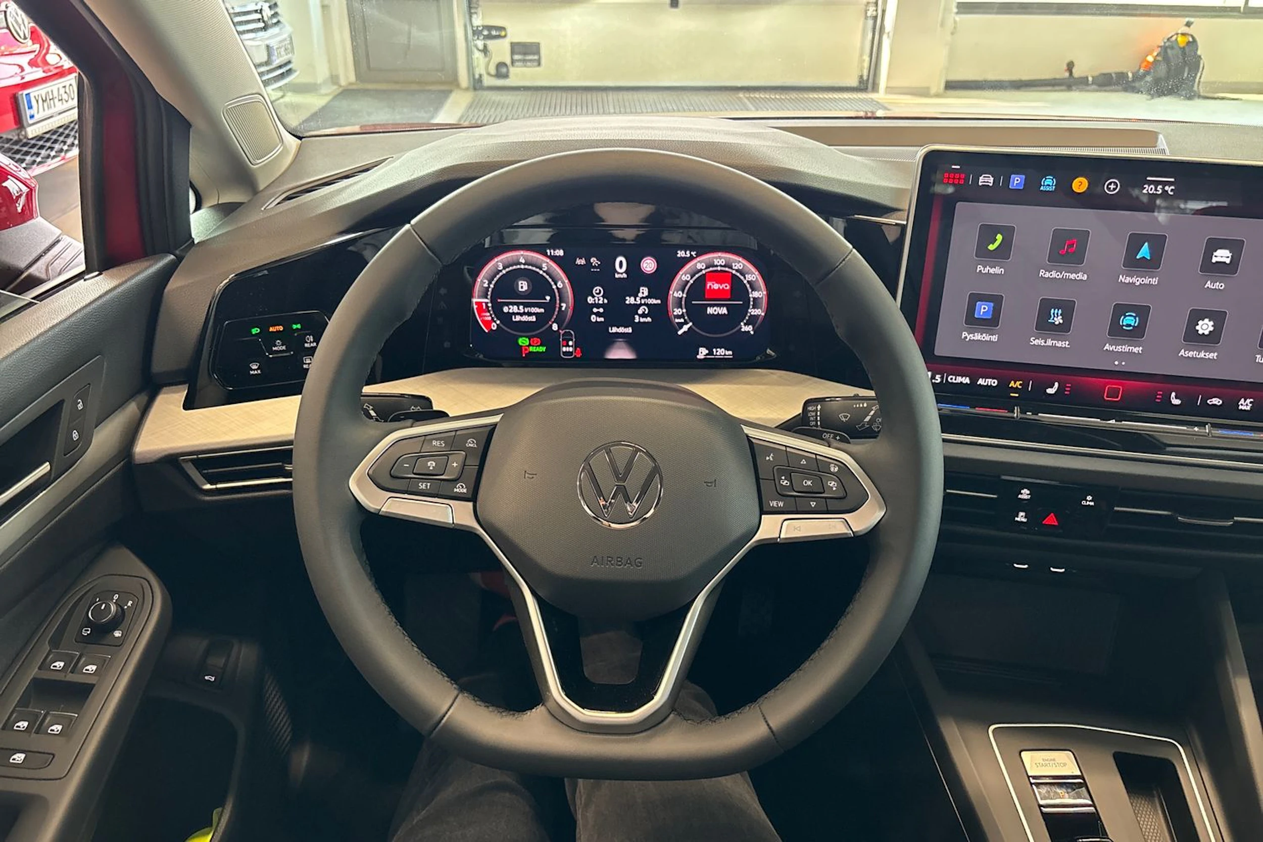 punainen Volkswagen Golf 2026 kuva 37.