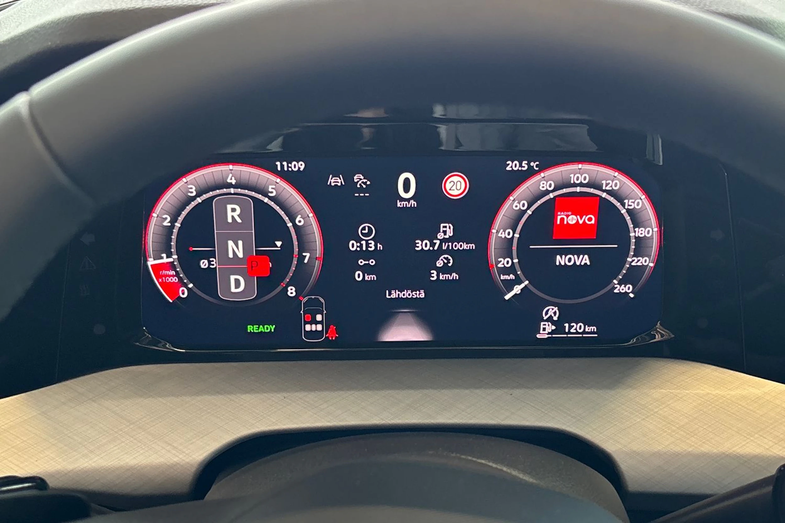 punainen Volkswagen Golf 2026 kuva 38.