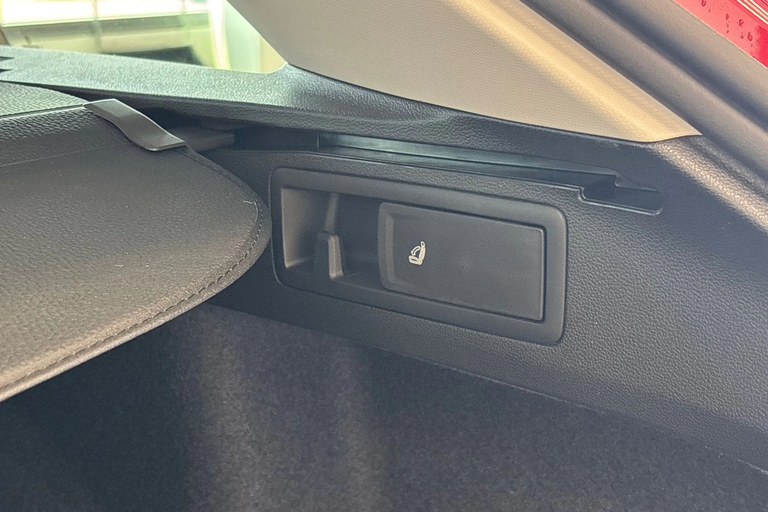 punainen Volkswagen Golf 2026 kuva 41.
