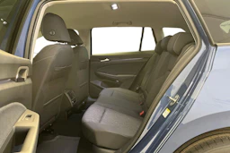 sininen Volkswagen Golf 2026 kuva 8.