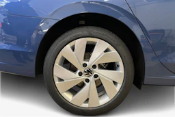 sininen Volkswagen Golf 2026 kuva 9.