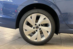 sininen Volkswagen Golf 2026 kuva 10.