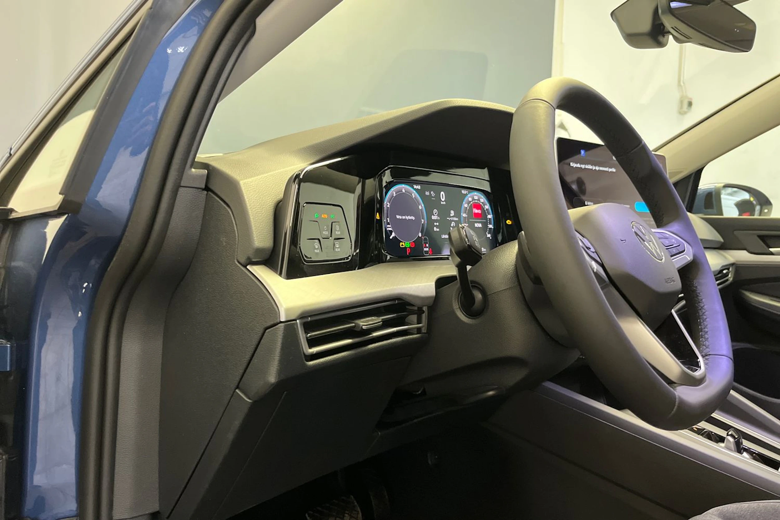 sininen Volkswagen Golf 2026 kuva 12.
