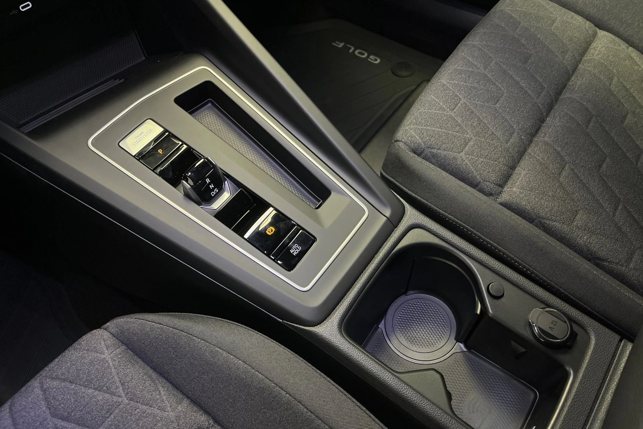 sininen Volkswagen Golf 2026 kuva 17.