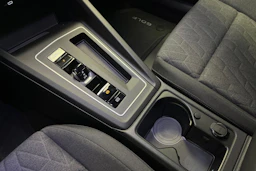 sininen Volkswagen Golf 2026 kuva 17.