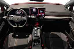 punainen Volkswagen Golf 2026 kuva 7.