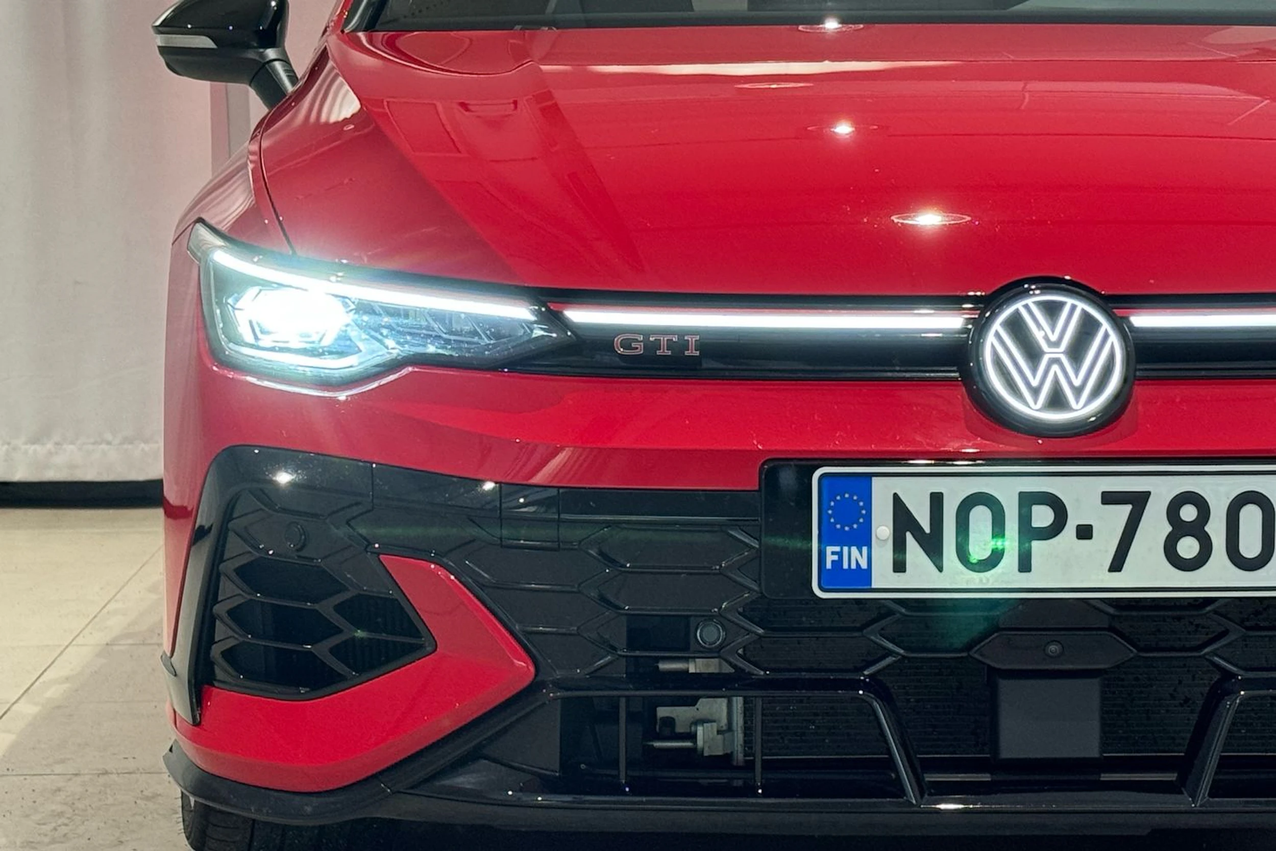 punainen Volkswagen Golf 2026 kuva 10.