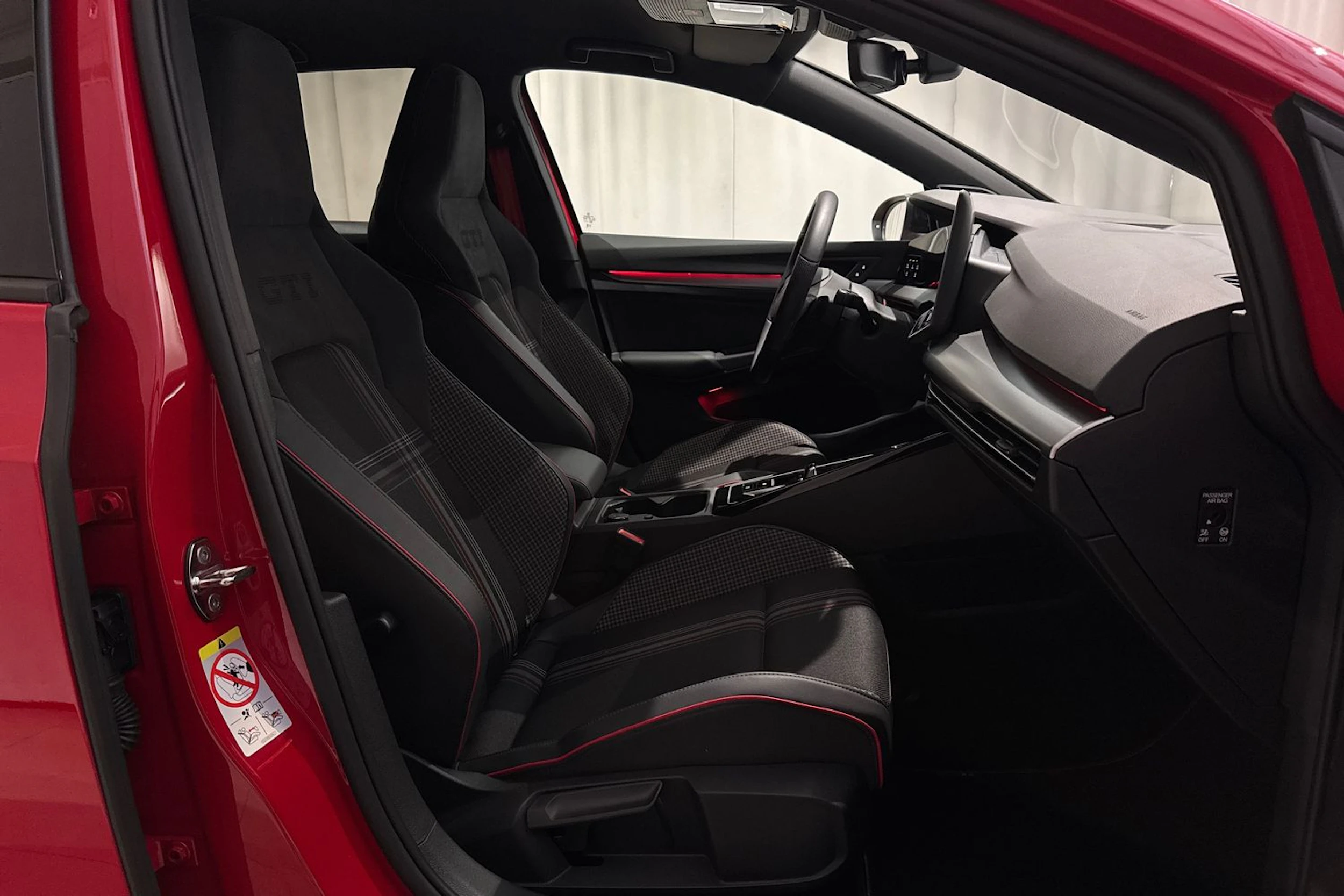 punainen Volkswagen Golf 2026 kuva 14.