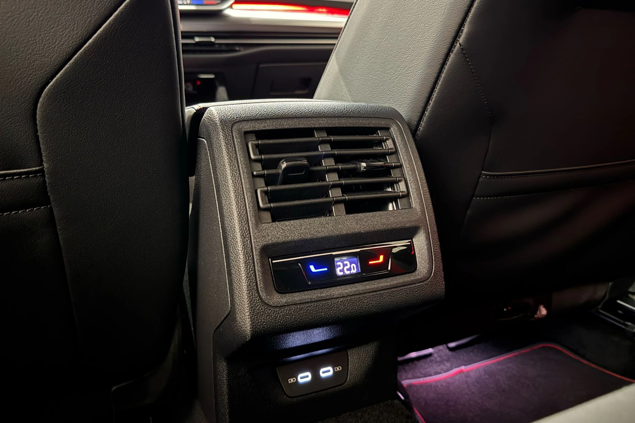 punainen Volkswagen Golf 2026 kuva 16.