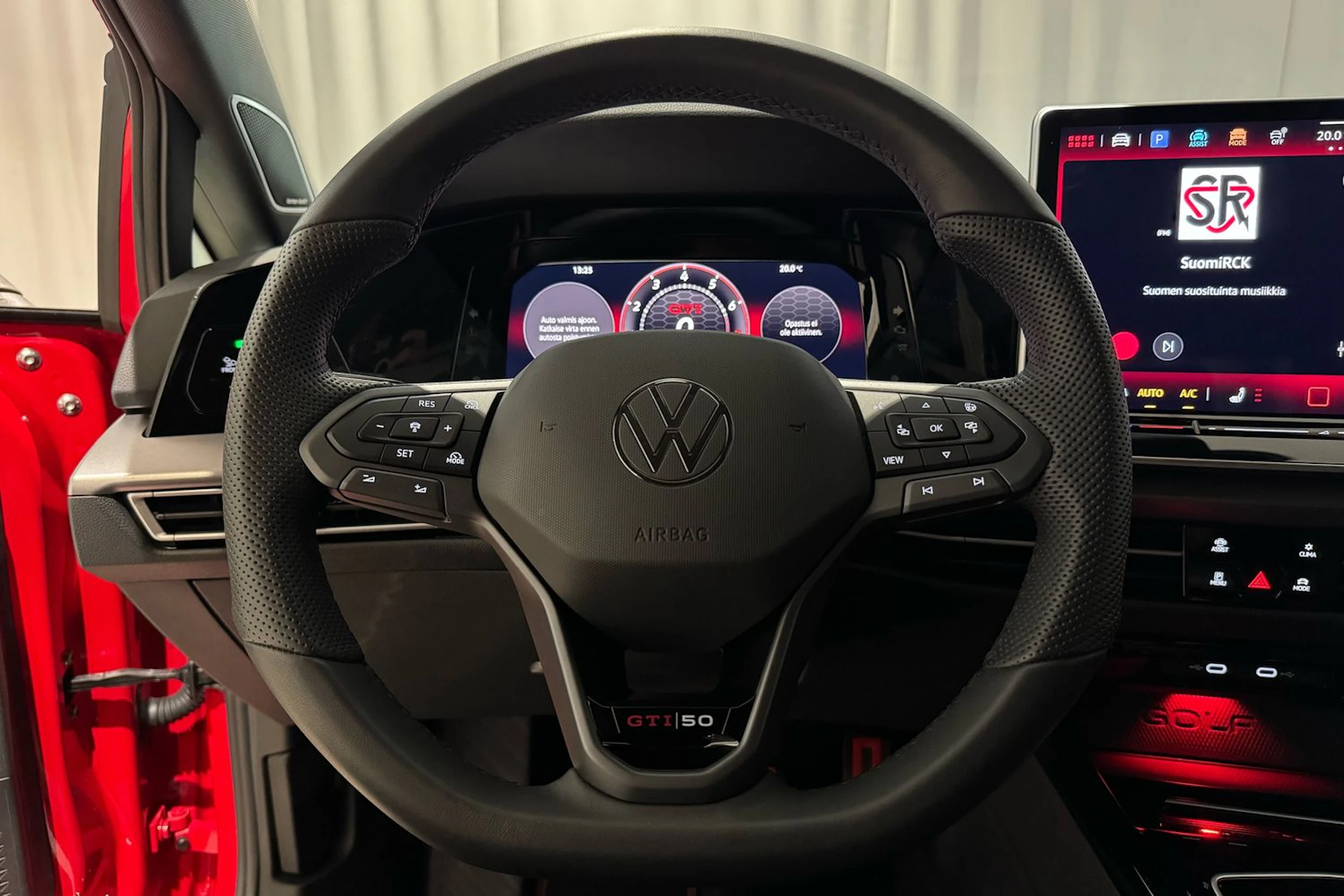 punainen Volkswagen Golf 2026 kuva 18.