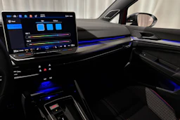 punainen Volkswagen Golf 2026 kuva 31.