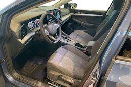 sininen Volkswagen Golf 2026 kuva 6.