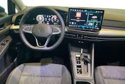 sininen Volkswagen Golf 2026 kuva 7.