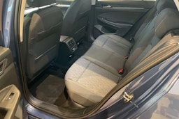 sininen Volkswagen Golf 2026 kuva 8.