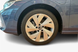 sininen Volkswagen Golf 2026 kuva 9.