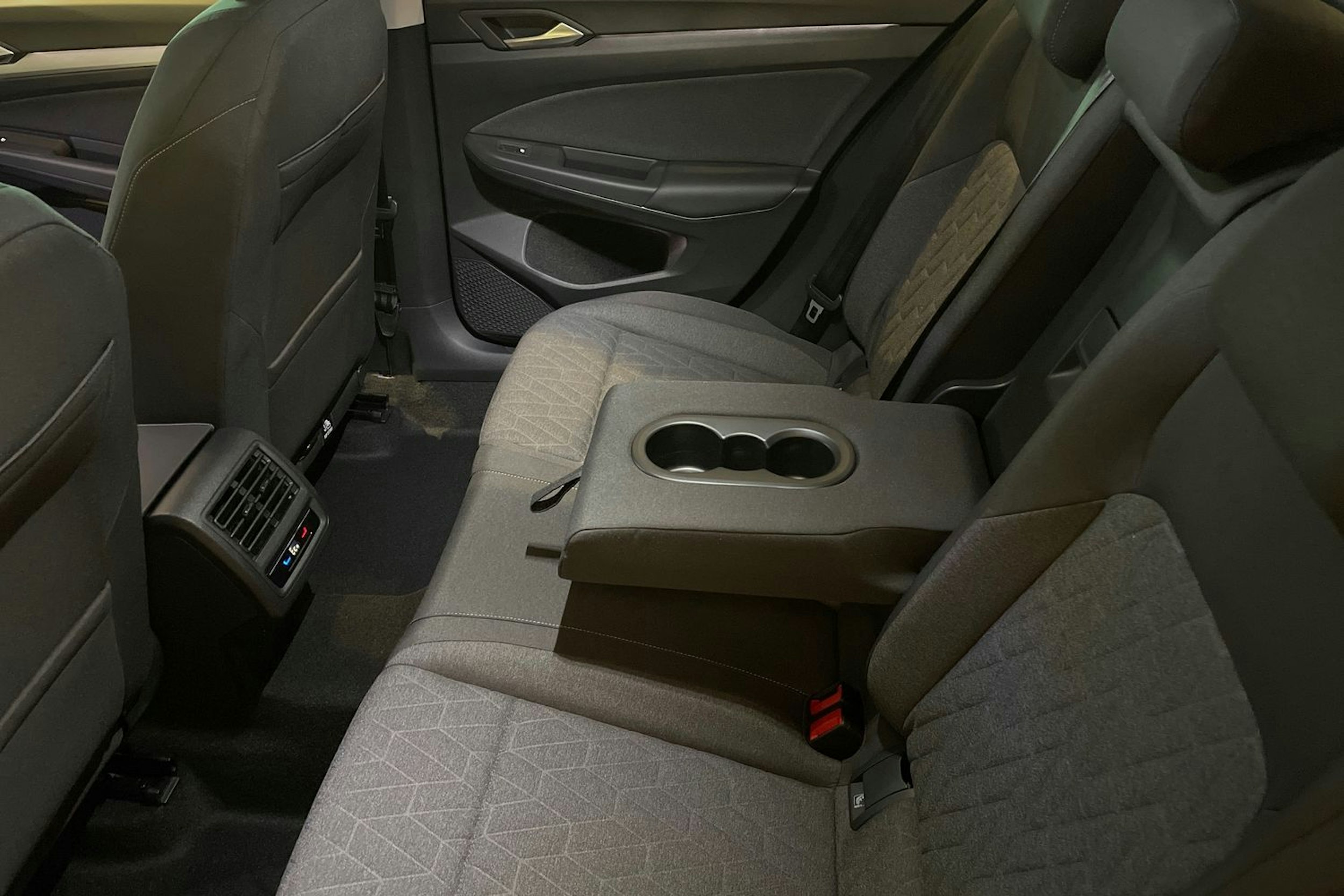 sininen Volkswagen Golf 2026 kuva 12.