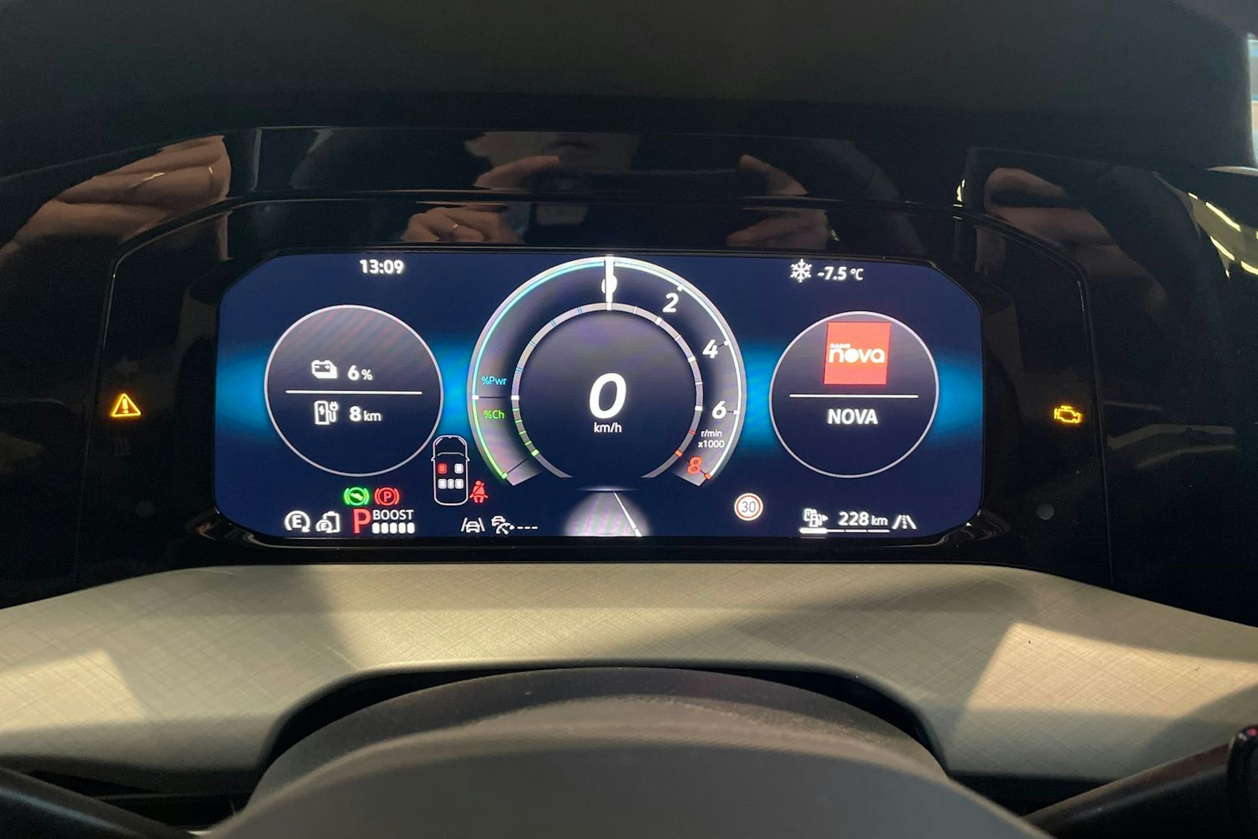 sininen Volkswagen Golf 2026 kuva 15.