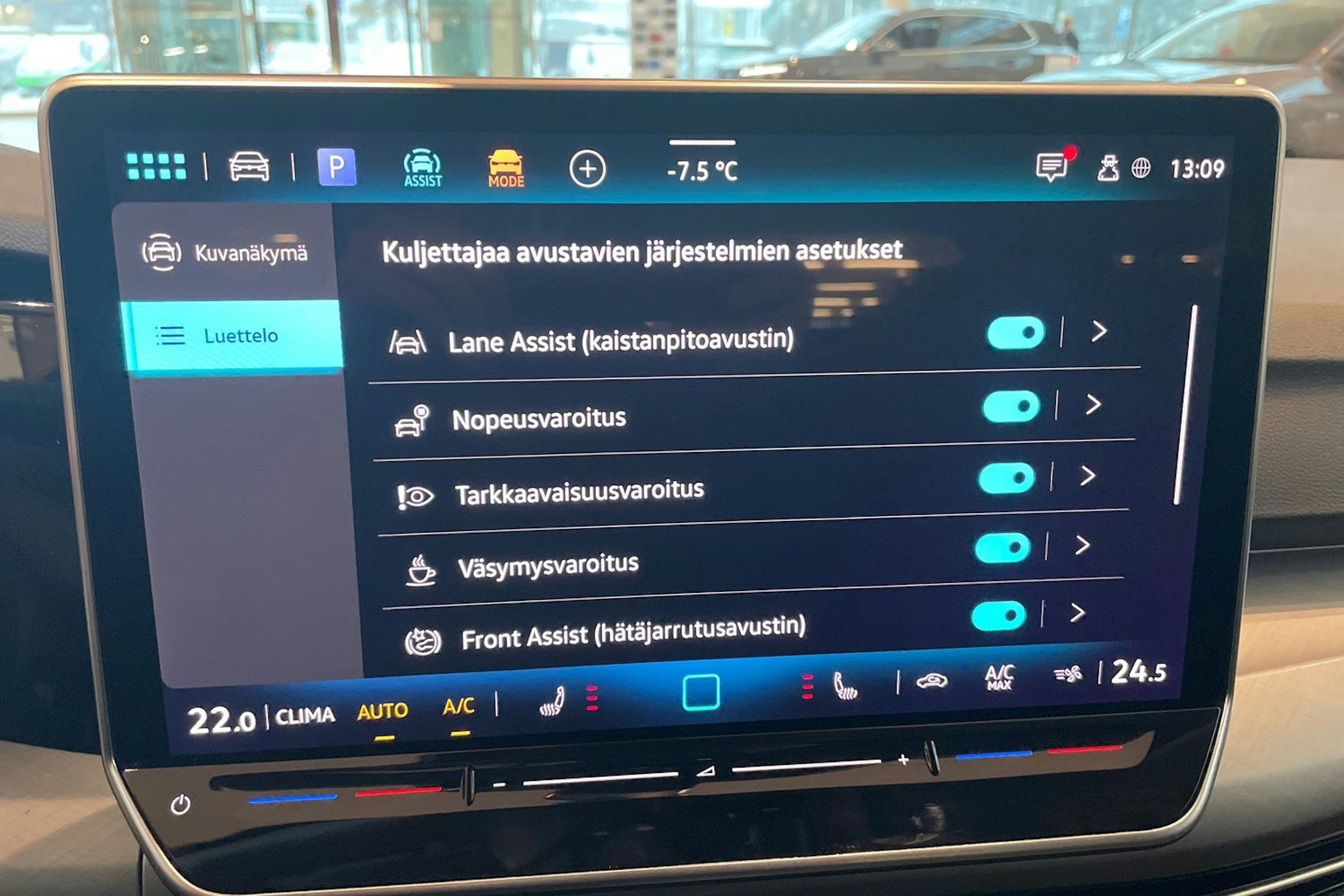 sininen Volkswagen Golf 2026 kuva 16.