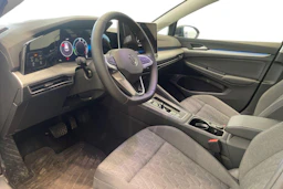 harmaa Volkswagen Golf 2026 kuva 6.