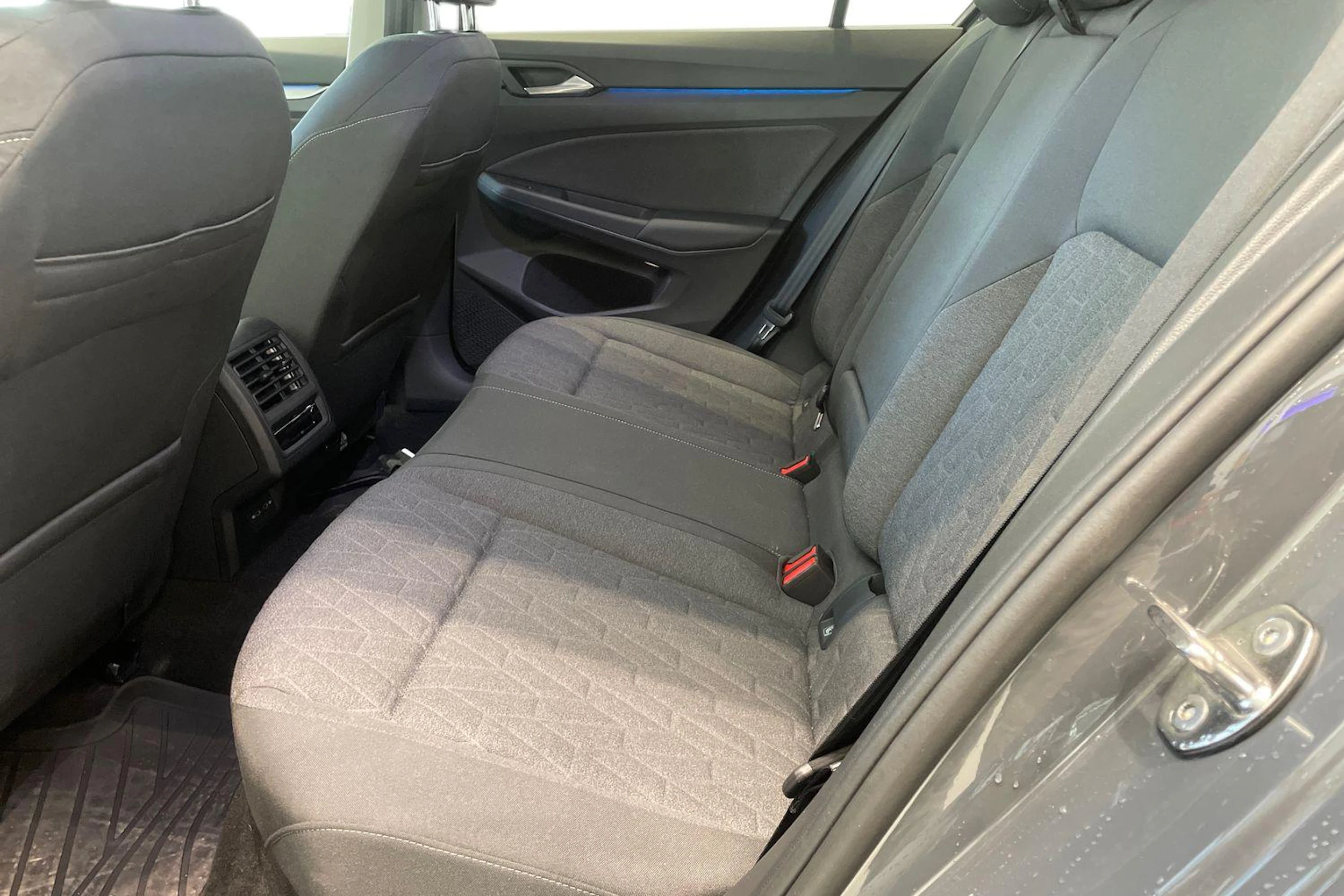harmaa Volkswagen Golf 2026 kuva 8.