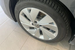 harmaa Volkswagen Golf 2026 kuva 10.