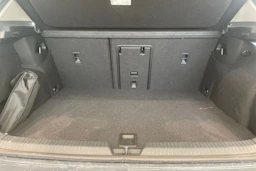 harmaa Volkswagen Golf 2026 kuva 12.