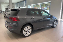 harmaa Volkswagen Golf 2026 kuva 15.