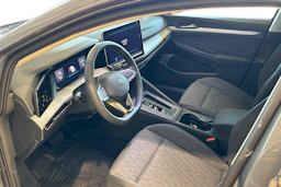 harmaa Volkswagen Golf 2026 kuva 6.