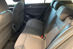 harmaa Volkswagen Golf 2026 kuva 8.