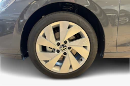 harmaa Volkswagen Golf 2026 kuva 9.