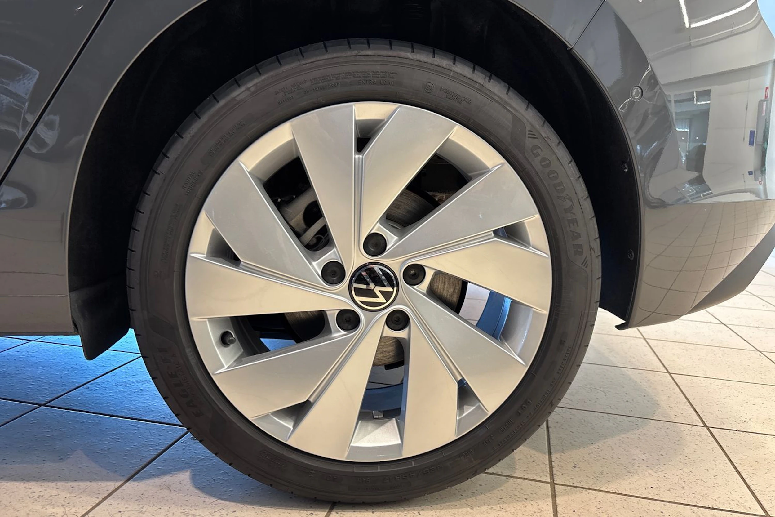 harmaa Volkswagen Golf 2026 kuva 10.