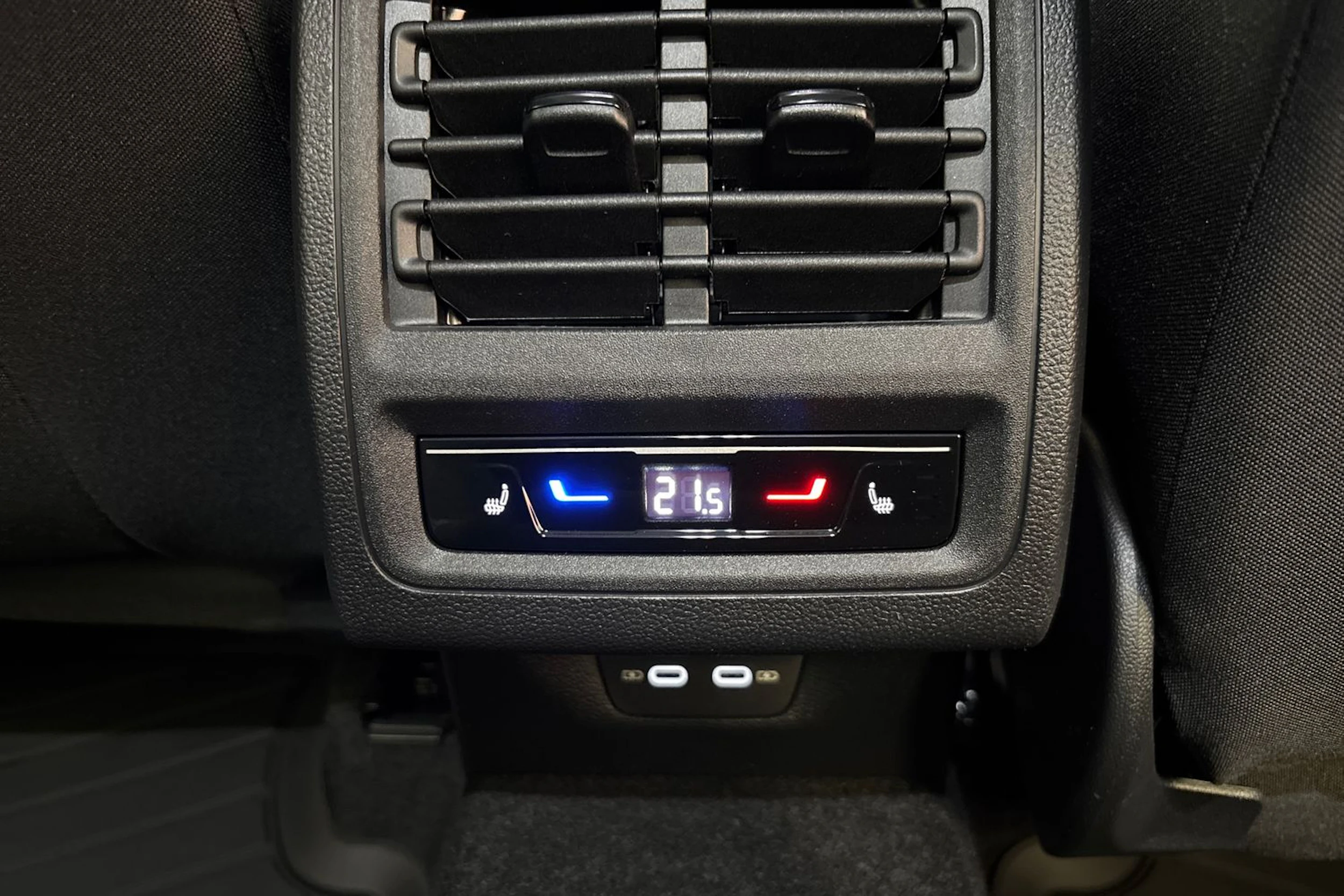 harmaa Volkswagen Golf 2026 kuva 13.