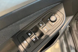 harmaa Volkswagen Golf 2026 kuva 16.