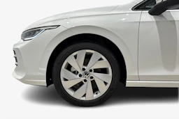valkoinen Volkswagen Golf 2026 kuva 9.