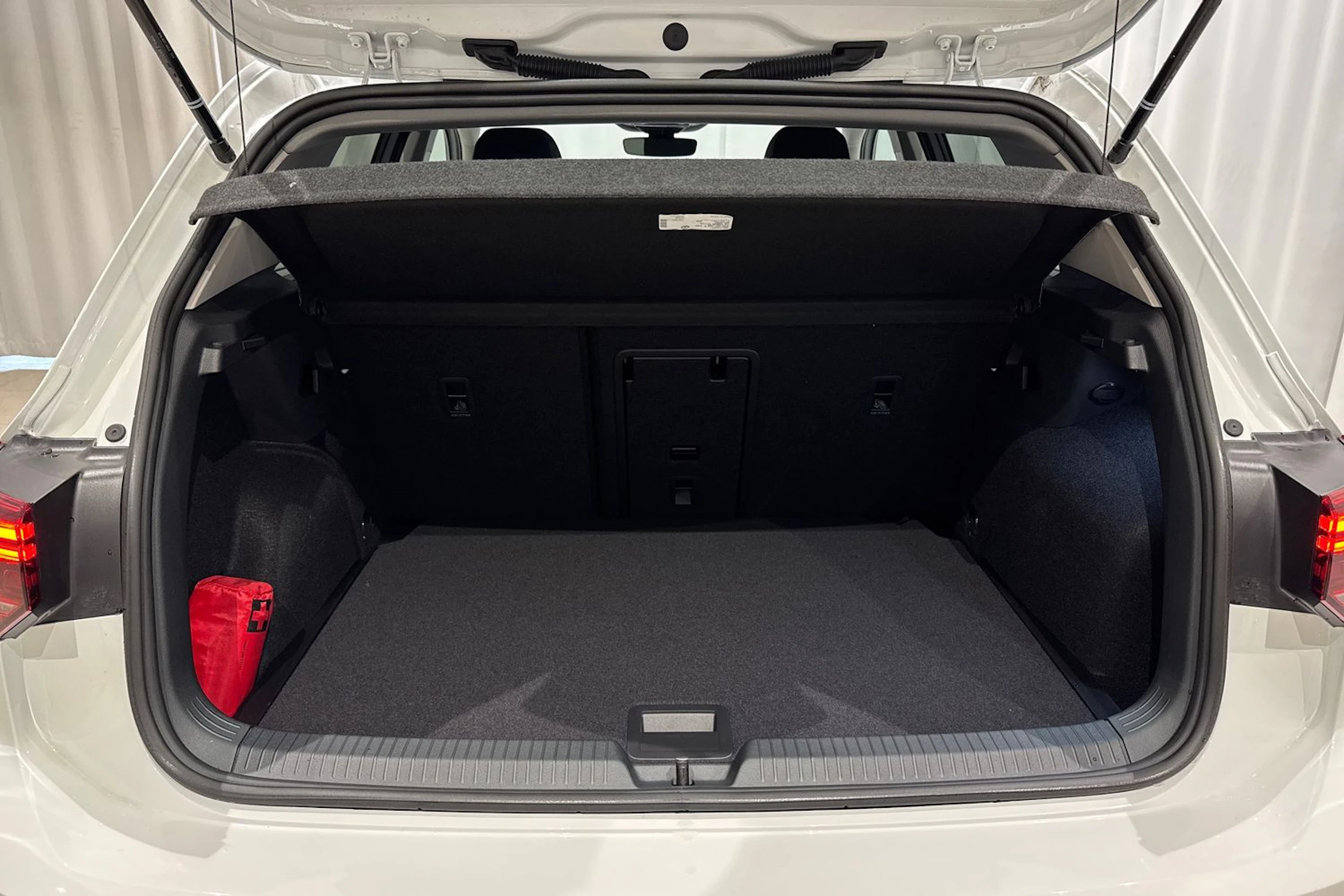 valkoinen Volkswagen Golf 2026 kuva 10.