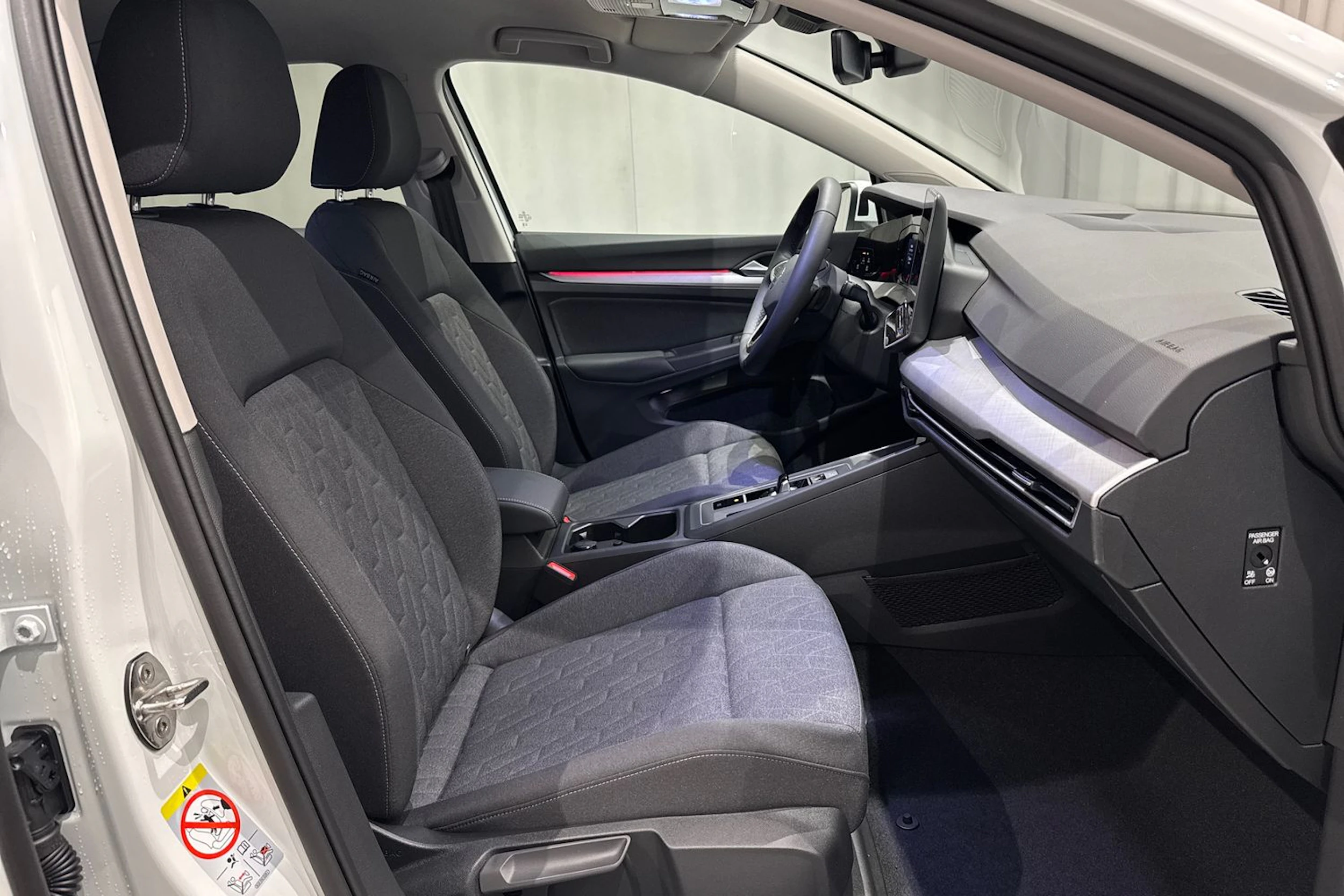 valkoinen Volkswagen Golf 2026 kuva 11.